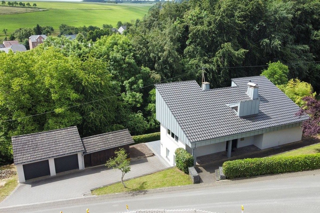 Volksbank Trier Eifel Immobilien GmbH - Immobilienangebot - Baustert - Alle - Gepflegtes Einfamilienhaus mit Apartment in idyllischer Lage in Baustert