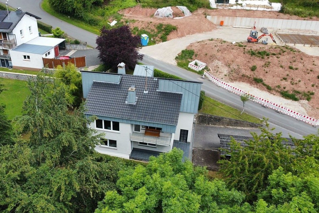 Volksbank Trier Eifel Immobilien GmbH - Immobilienangebot - Baustert - Alle - Gepflegtes Einfamilienhaus mit Apartment in idyllischer Lage in Baustert