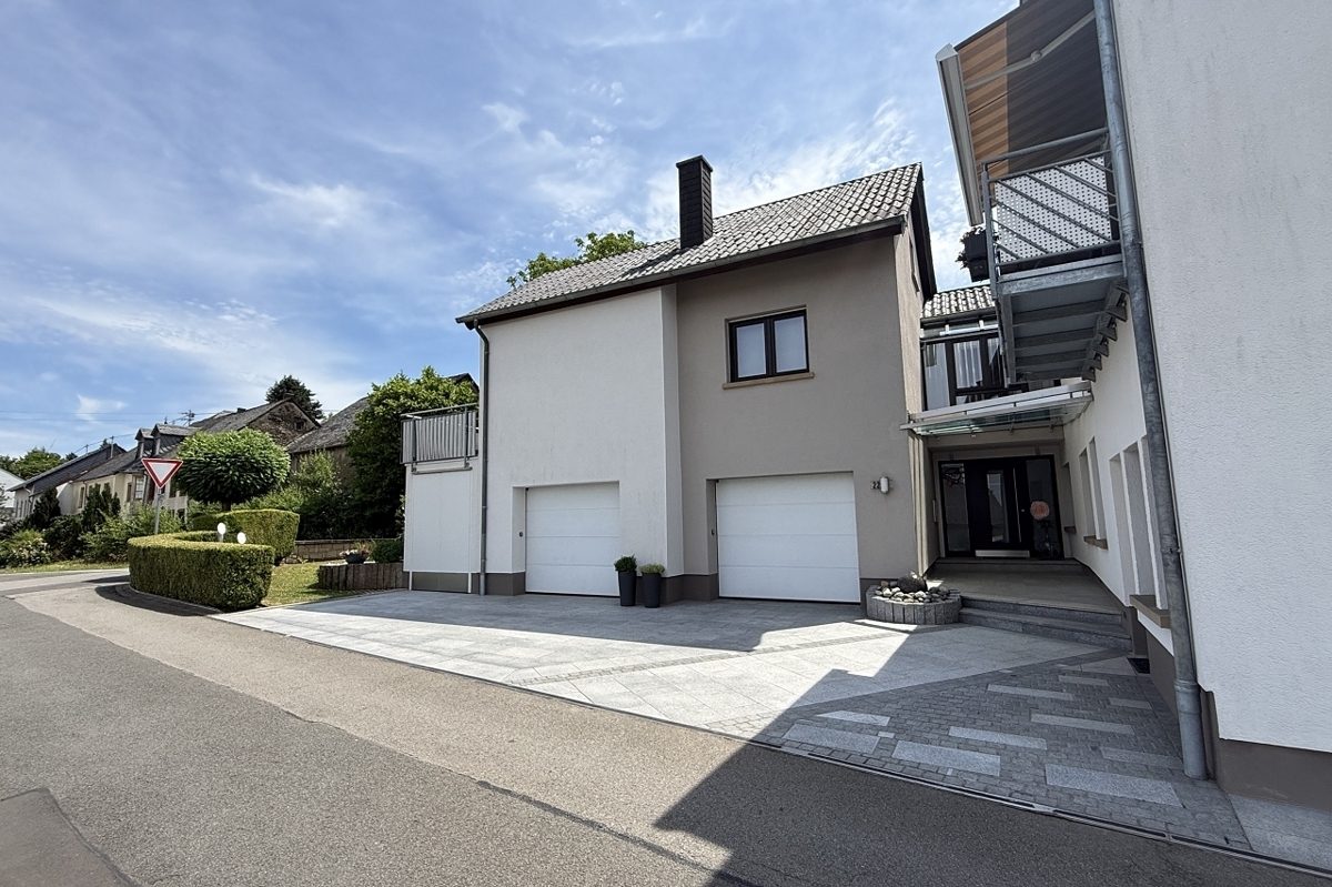 Volksbank Trier Eifel Immobilien GmbH - Immobilienangebot - Heidenburg - Alle - Großzügig - Modern - Neuwertig
Vielseitiges Einfamilienhaus in Heidenburg