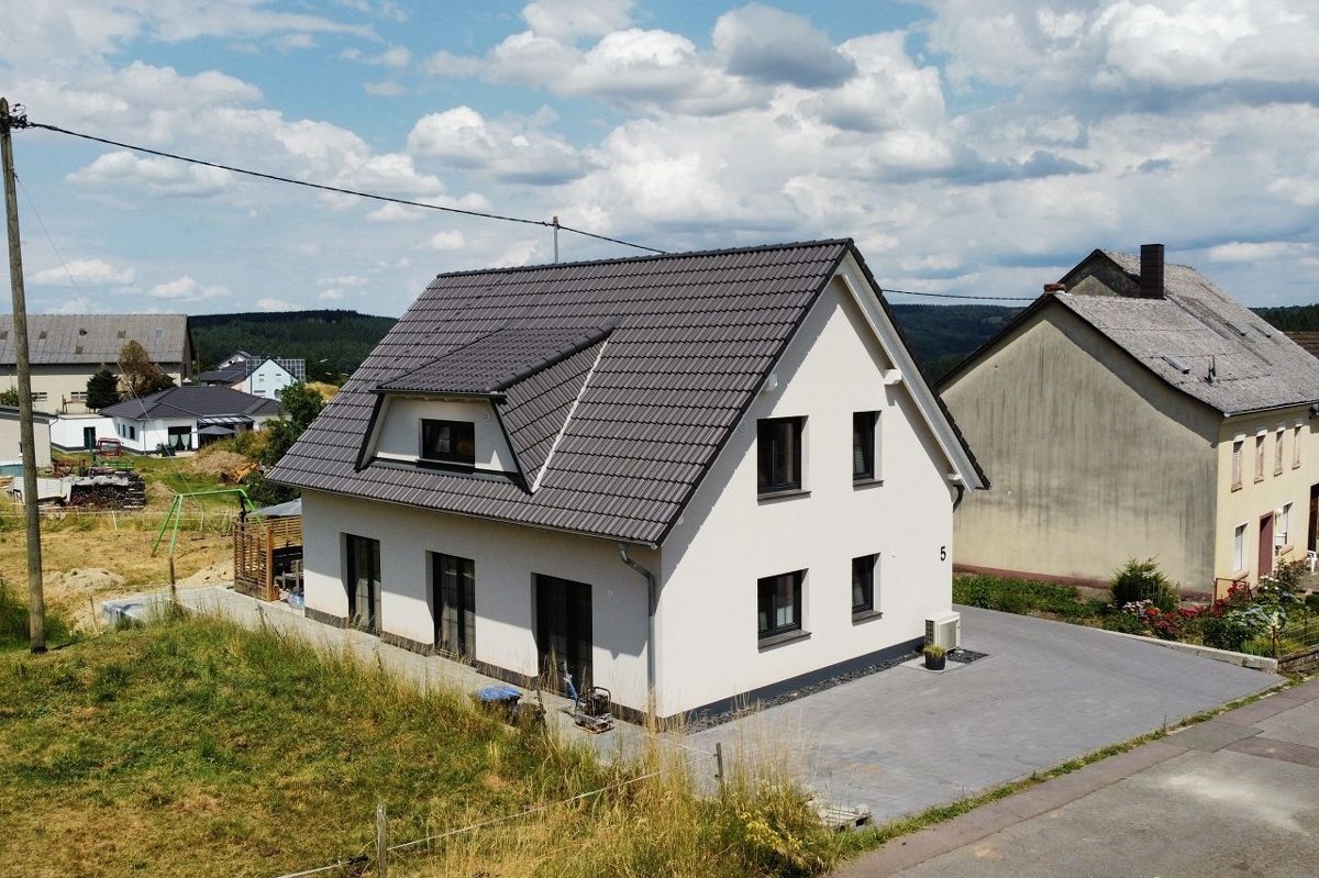 Volksbank Trier Eifel Immobilien GmbH - Immobilienangebot - Baldringen - Alle - Modernes Einfamilienhaus in Baldringen – Neubau (2022) mit großzügigem Grundstück
