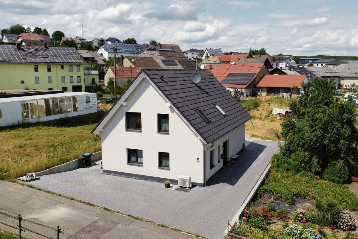 Volksbank Trier Eifel Immobilien GmbH - Immobilienangebot - Baldringen - Alle - Modernes Einfamilienhaus in Baldringen – Neubau (2022) mit großzügigem Grundstück