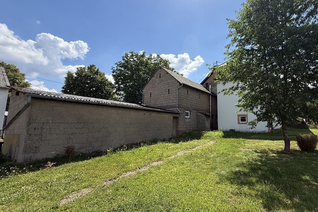 Volksbank Trier Eifel Immobilien GmbH - Immobilienangebot - Breit - Alle - Sanierungsbedürftiges Einfamilienhaus mit großem Grundstück in Breit