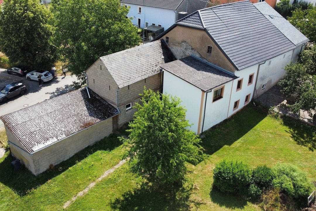 Volksbank Trier Eifel Immobilien GmbH - Immobilienangebot - Breit - Alle - Sanierungsbedürftiges Einfamilienhaus mit großem Grundstück in Breit