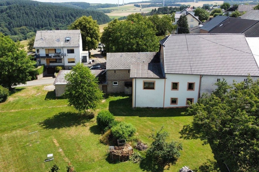 Volksbank Trier Eifel Immobilien GmbH - Immobilienangebot - Breit - Alle - Sanierungsbedürftiges Einfamilienhaus mit großem Grundstück in Breit