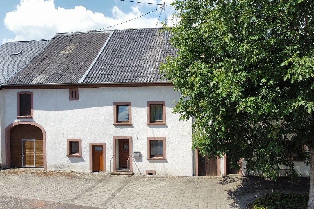 Volksbank Trier Eifel Immobilien GmbH - Immobilienangebot - Breit - Alle - Sanierungsbedürftiges Einfamilienhaus mit großem Grundstück in Breit