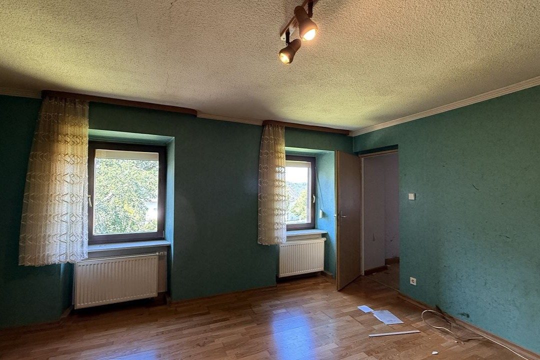 Volksbank Trier Eifel Immobilien GmbH - Immobilienangebot - Breit - Alle - Sanierungsbedürftiges Einfamilienhaus mit großem Grundstück in Breit