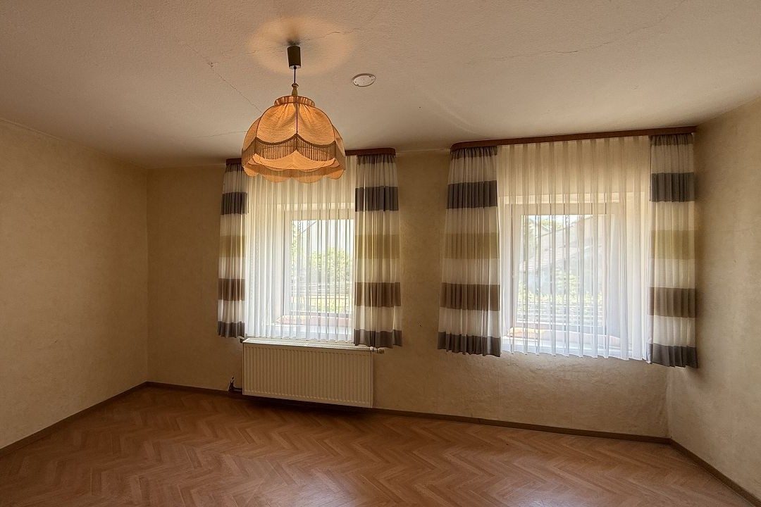 Volksbank Trier Eifel Immobilien GmbH - Immobilienangebot - Breit - Alle - Sanierungsbedürftiges Einfamilienhaus mit großem Grundstück in Breit