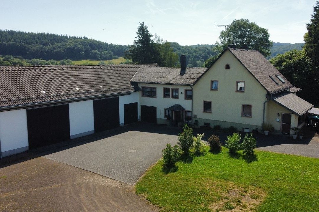 Volksbank Trier Eifel Immobilien GmbH - Immobilienangebot - Kerpen (Eifel) - Alle - Interessante Immobilie mit Vermietungspotenzial und großem Grundstück in Kerpen (Eifel)