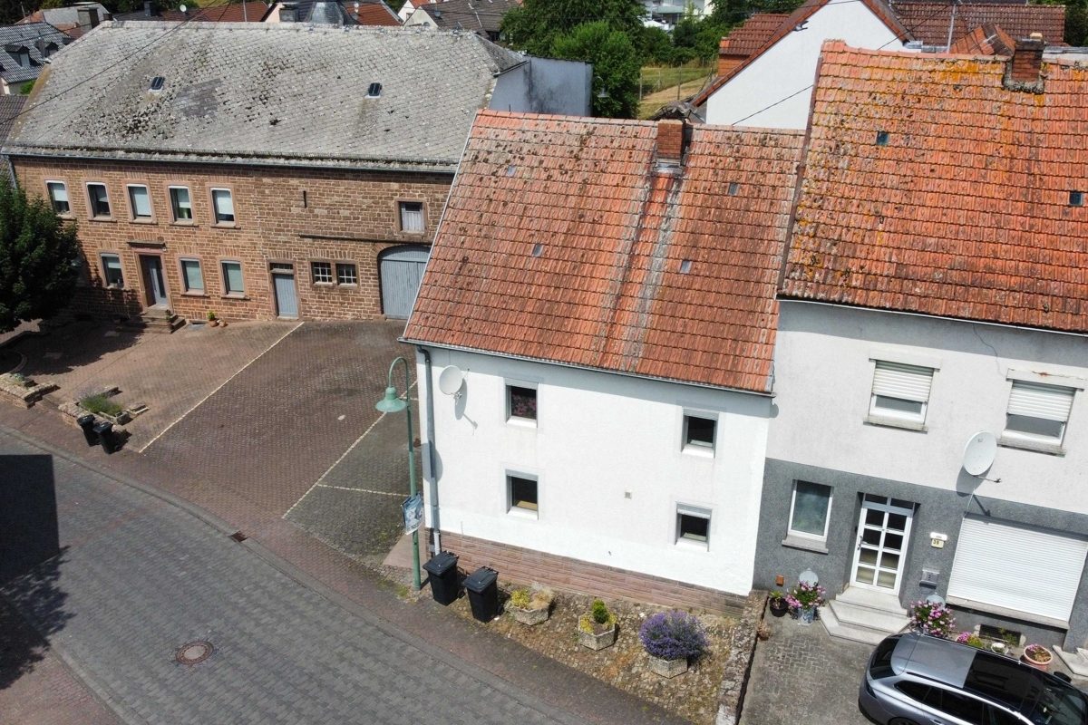 Volksbank Trier Eifel Immobilien GmbH - Immobilienangebot - Spangdahlem - Alle - Gemütliches Einfamilienhaus mit Nebengebäude und zusätzlichem Gartengrundstück in Spangdahlem
