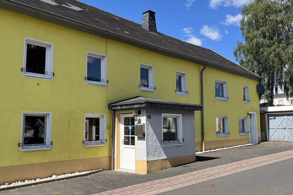 Volksbank Trier Eifel Immobilien GmbH - Immobilienangebot - Bleialf - Alle - Raum für Visionen: Großzügiges Einfamilienhaus mit Einliegerwohnung in Bleialf