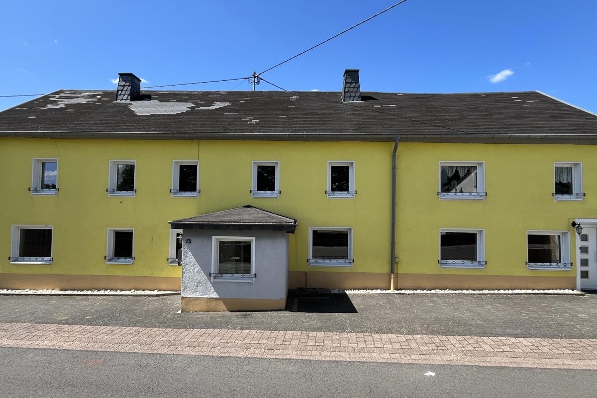 Volksbank Trier Eifel Immobilien GmbH - Immobilienangebot - Bleialf - Alle - Raum für Visionen: Großzügiges Einfamilienhaus mit Einliegerwohnung in Bleialf