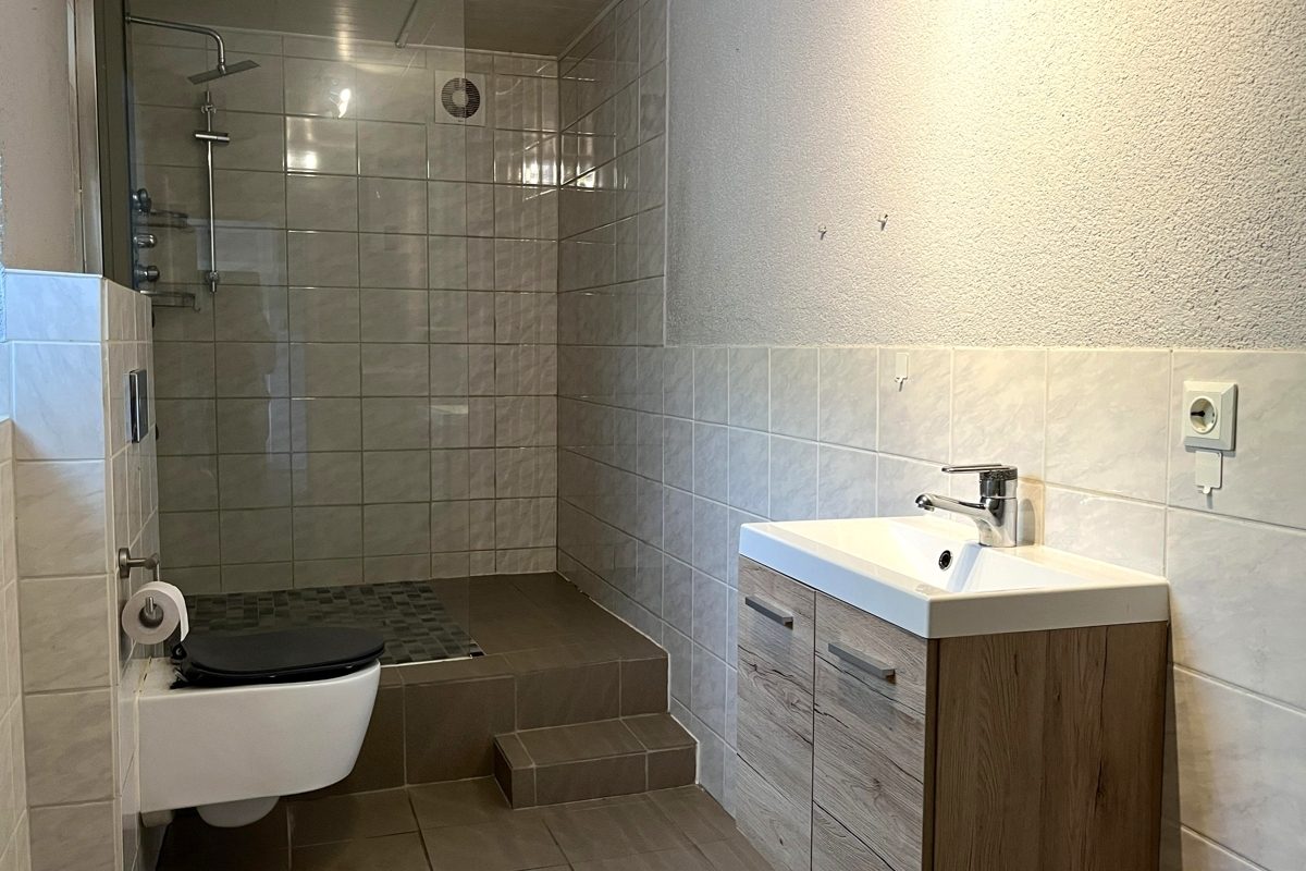 Volksbank Trier Eifel Immobilien GmbH - Immobilienangebot - Bleialf - Alle - Raum für Visionen: Großzügiges Einfamilienhaus mit Einliegerwohnung in Bleialf