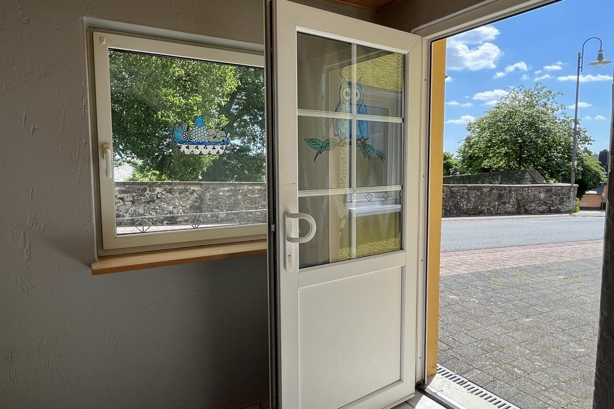 Volksbank Trier Eifel Immobilien GmbH - Immobilienangebot - Bleialf - Alle - Raum für Visionen: Großzügiges Einfamilienhaus mit Einliegerwohnung in Bleialf