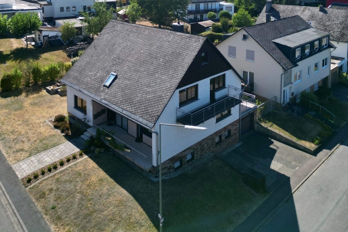 Volksbank Trier Eifel Immobilien GmbH - Immobilienangebot - Pluwig - Alle - Gepflegtes Zweifamilienhaus mit vielseitigen Nutzungsmöglichkeiten in Pluwig