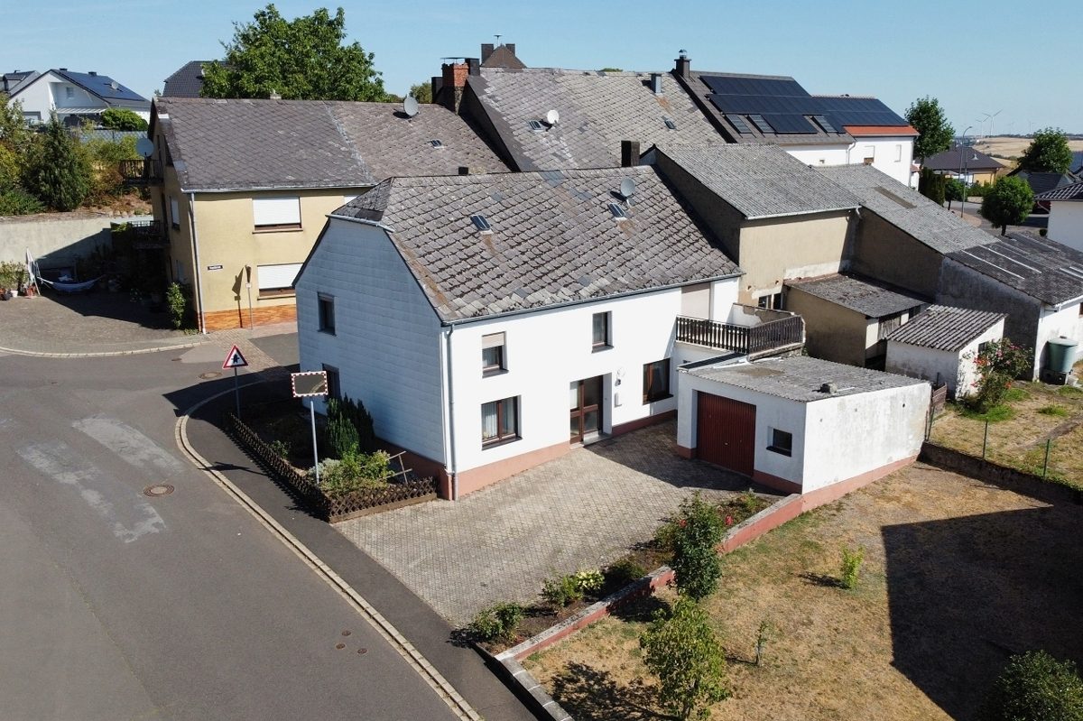 Volksbank Trier Eifel Immobilien GmbH - Immobilienangebot - Pellingen - Alle - Platz, Potenzial und ruhige Wohnlage - Einfamilienhaus in Pellingen