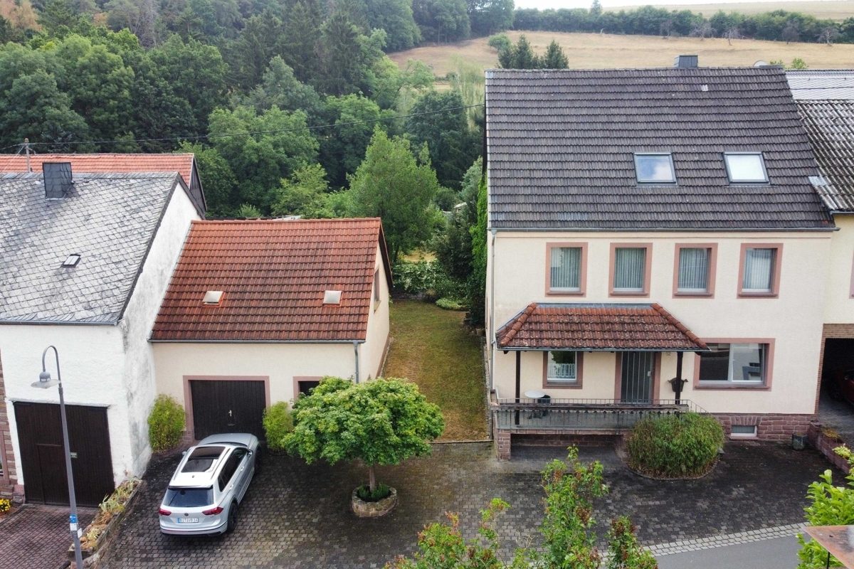 Volksbank Trier Eifel Immobilien GmbH - Immobilienangebot - Dahlem - Alle - Viel Platz für die ganze Familie – gepflegtes Einfamilienhaus mit flexiblen Nutzungsmöglichkeiten in Dahlem