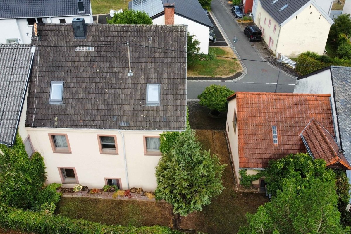 Volksbank Trier Eifel Immobilien GmbH - Immobilienangebot - Dahlem - Alle - Viel Platz für die ganze Familie – gepflegtes Einfamilienhaus mit flexiblen Nutzungsmöglichkeiten in Dahlem