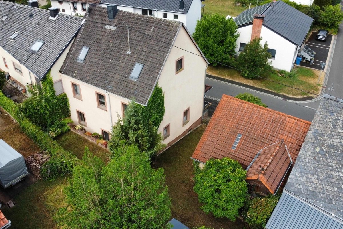 Volksbank Trier Eifel Immobilien GmbH - Immobilienangebot - Dahlem - Alle - Viel Platz für die ganze Familie – gepflegtes Einfamilienhaus mit flexiblen Nutzungsmöglichkeiten in Dahlem