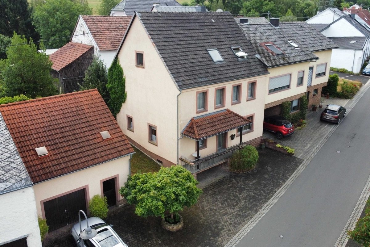 Volksbank Trier Eifel Immobilien GmbH - Immobilienangebot - Dahlem - Alle - Viel Platz für die ganze Familie – gepflegtes Einfamilienhaus mit flexiblen Nutzungsmöglichkeiten in Dahlem