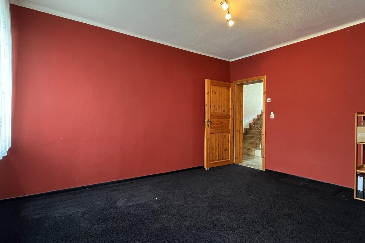 Volksbank Trier Eifel Immobilien GmbH - Immobilienangebot - Dahlem - Alle - Viel Platz für die ganze Familie – gepflegtes Einfamilienhaus mit flexiblen Nutzungsmöglichkeiten in Dahlem