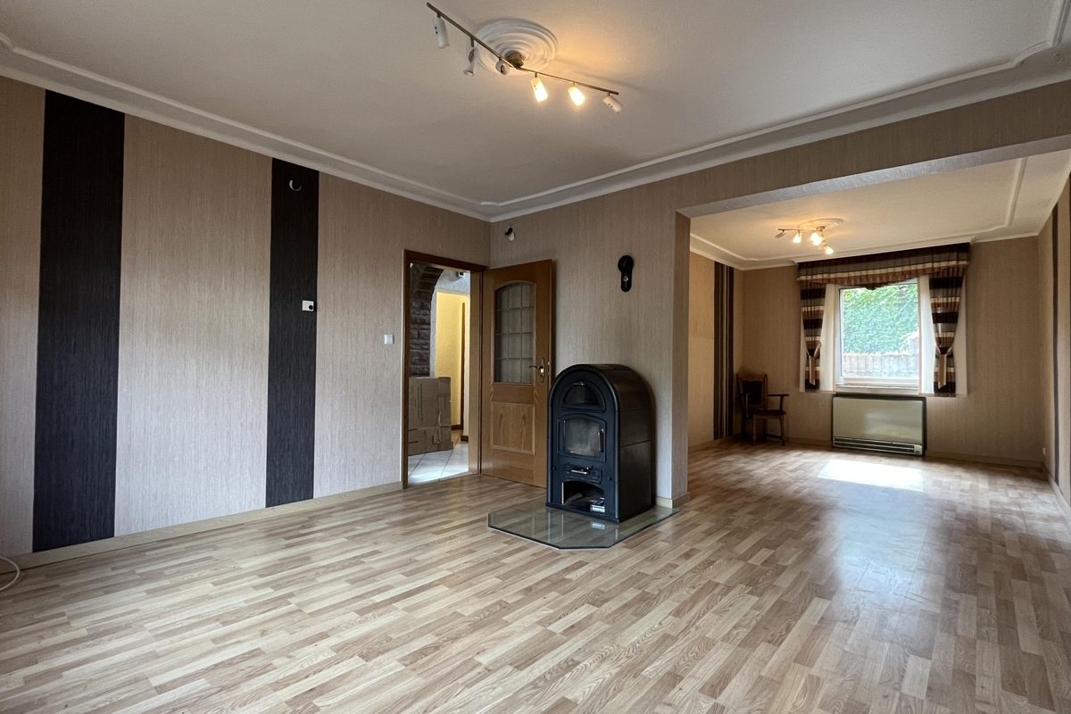 Volksbank Trier Eifel Immobilien GmbH - Immobilienangebot - Dahlem - Alle - Viel Platz für die ganze Familie – gepflegtes Einfamilienhaus mit flexiblen Nutzungsmöglichkeiten in Dahlem