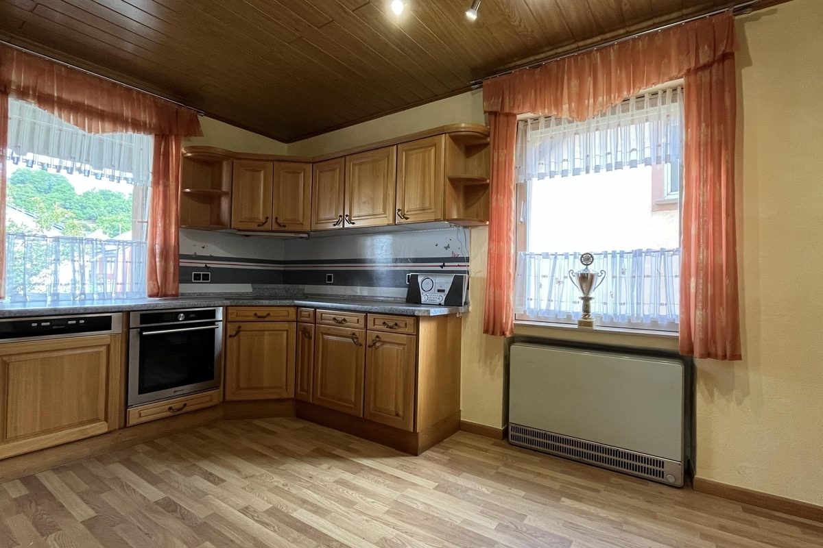 Volksbank Trier Eifel Immobilien GmbH - Immobilienangebot - Dahlem - Alle - Viel Platz für die ganze Familie – gepflegtes Einfamilienhaus mit flexiblen Nutzungsmöglichkeiten in Dahlem