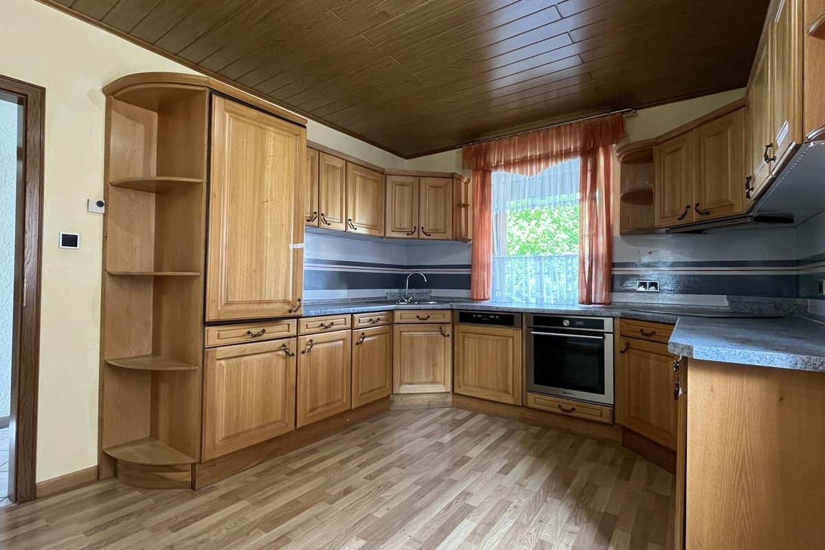 Volksbank Trier Eifel Immobilien GmbH - Immobilienangebot - Dahlem - Alle - Viel Platz für die ganze Familie – gepflegtes Einfamilienhaus mit flexiblen Nutzungsmöglichkeiten in Dahlem
