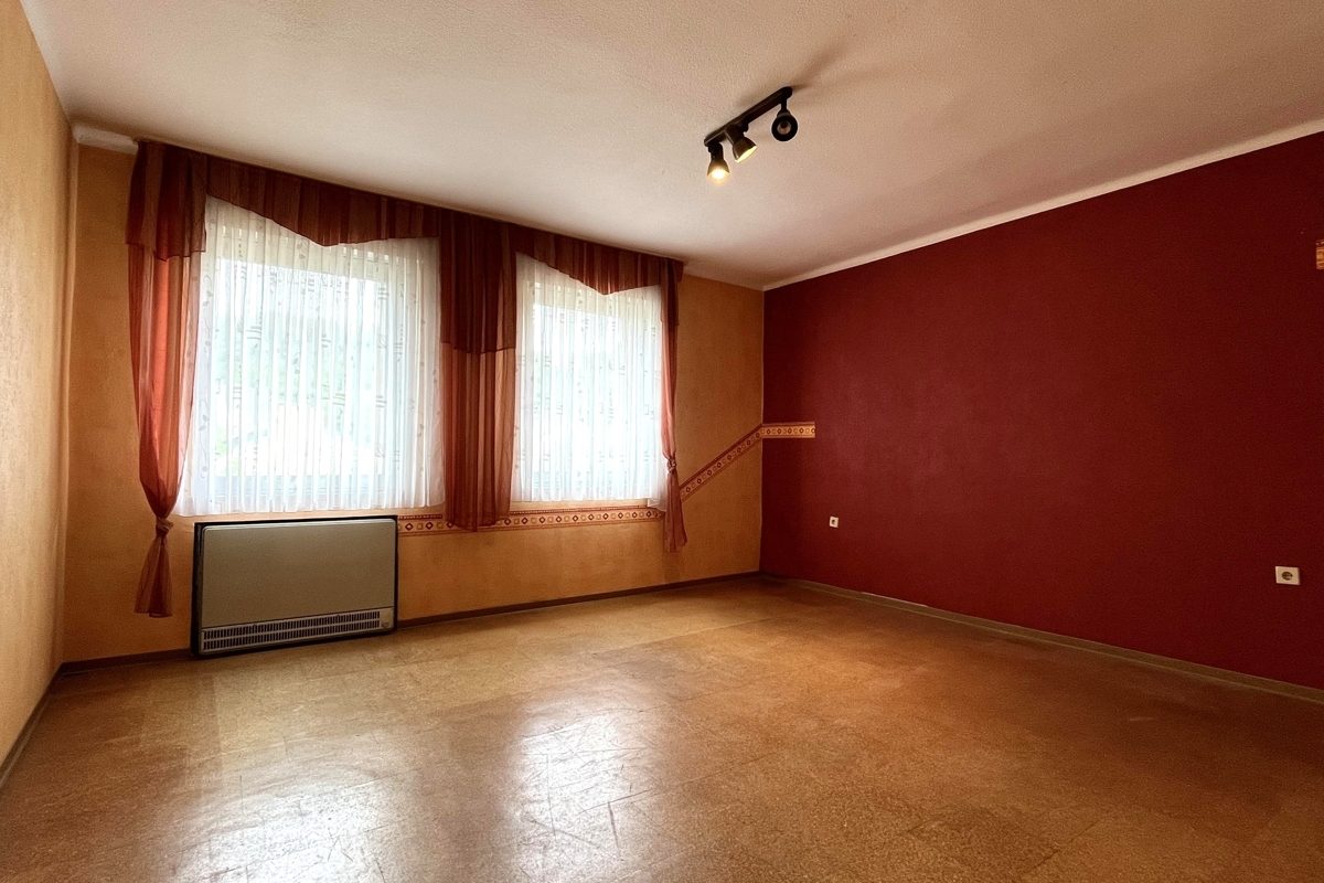 Volksbank Trier Eifel Immobilien GmbH - Immobilienangebot - Dahlem - Alle - Viel Platz für die ganze Familie – gepflegtes Einfamilienhaus mit flexiblen Nutzungsmöglichkeiten in Dahlem