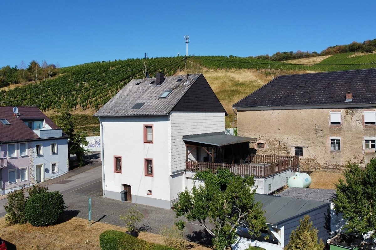 Volksbank Trier Eifel Immobilien GmbH - Immobilienangebot - Konz-Obermennig - Alle - Immobilie mit Potenzial in einer beliebten Weinregion - Einfamilienhaus in Konz-Obermennig
