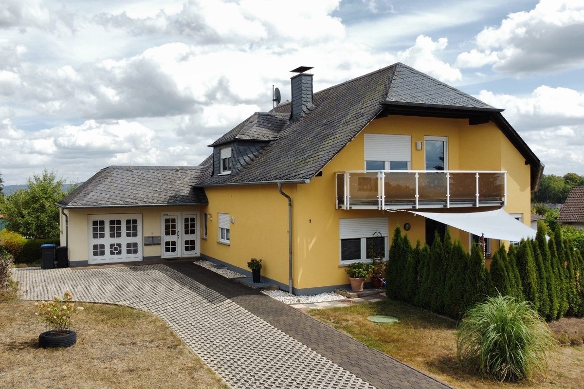 Volksbank Trier Eifel Immobilien GmbH - Immobilienangebot - Föhren - Alle - Gepflegtes Dreifamilienhaus in Föhren - Ideal für Ihre Kapitalanlage