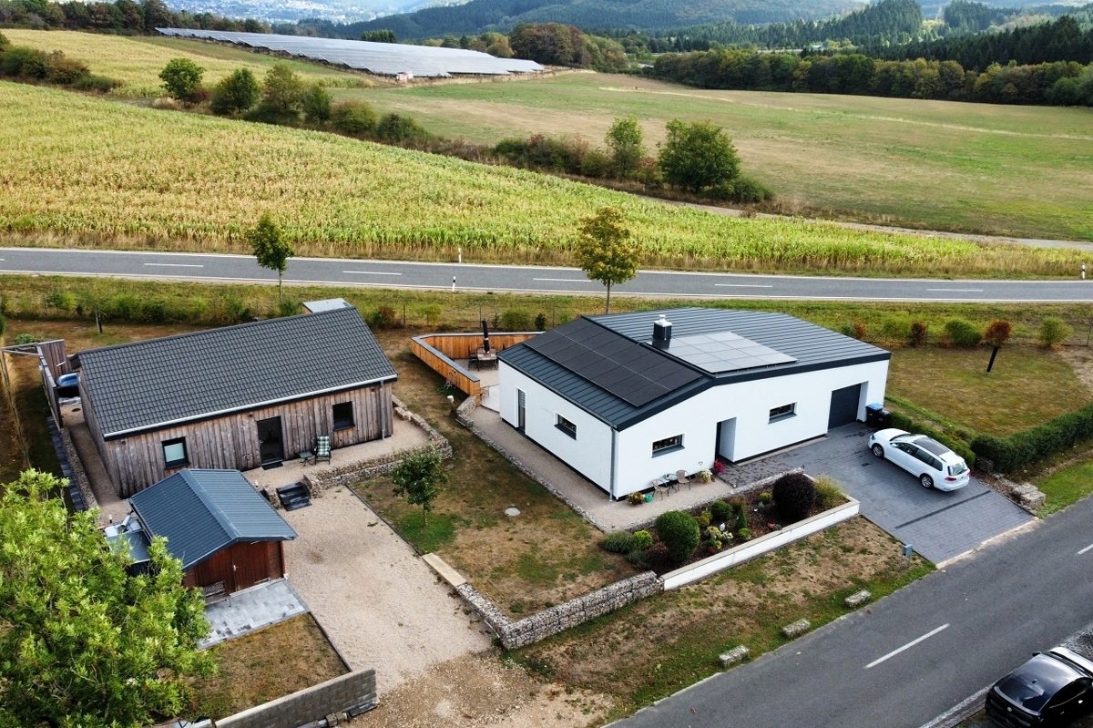 Volksbank Trier Eifel Immobilien GmbH - Immobilienangebot - Schloßheck - Alle - Zwei Häuser - ein Grundstück - unzählige Möglichkeiten in Schloßheck