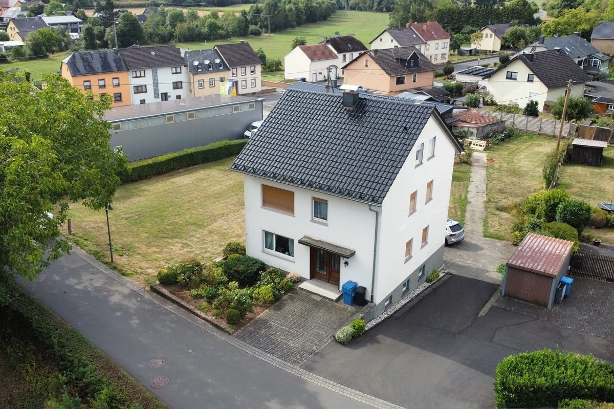 Volksbank Trier Eifel Immobilien GmbH - Immobilienangebot - Bickendorf - Alle - Dieses Haus wartet auf Neugestaltung - Einfamilienhaus in Bickendorf
