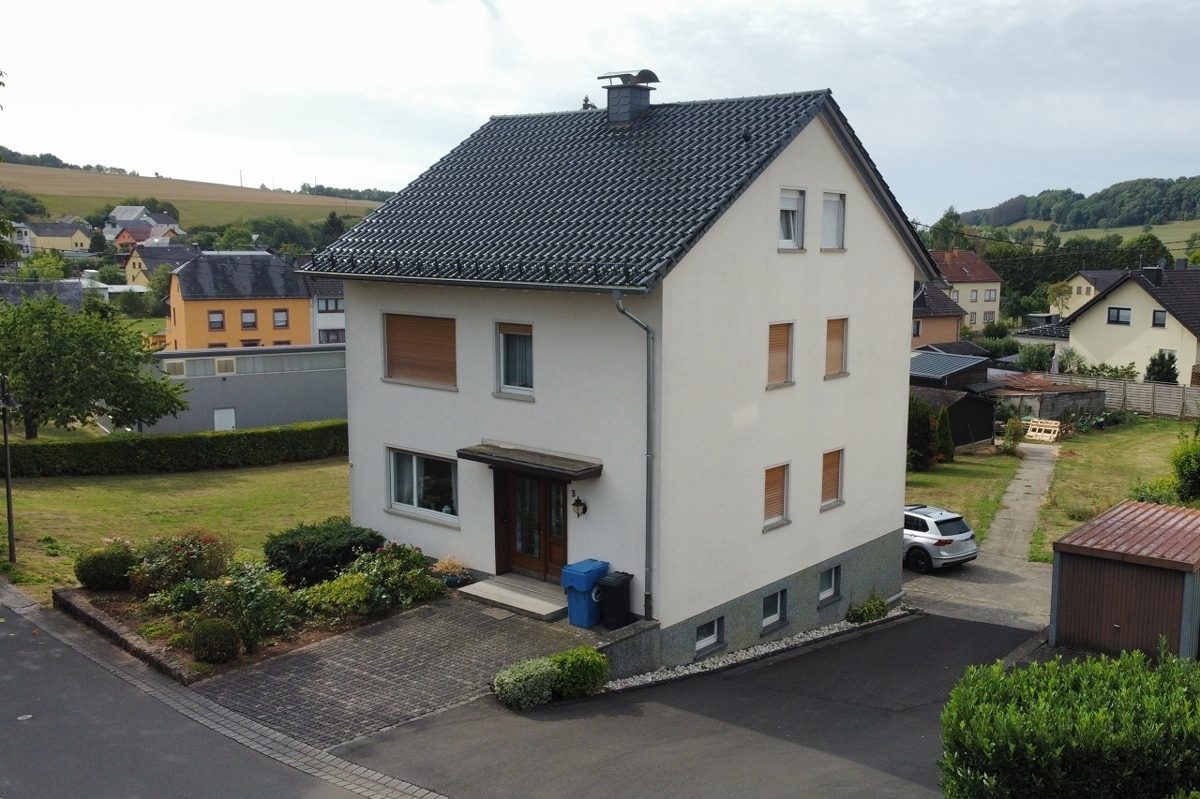 Volksbank Trier Eifel Immobilien GmbH - Immobilienangebot - Bickendorf - Alle - Dieses Haus wartet auf Neugestaltung - Einfamilienhaus in Bickendorf