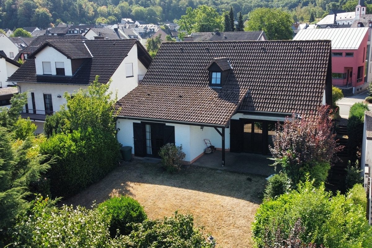 Volksbank Trier Eifel Immobilien GmbH - Immobilienangebot - Kenn - Alle - Gemütliches Einfamilienhaus in Kenn mit besonderem Flair