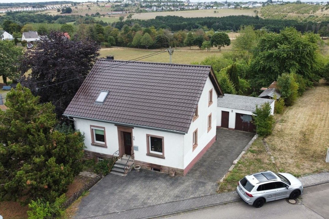 Volksbank Trier Eifel Immobilien GmbH - Immobilienangebot - Preist - Alle - Einfamilienhaus in Preist – Sanierungsobjekt mit großem Grundstück und viel Potenzial