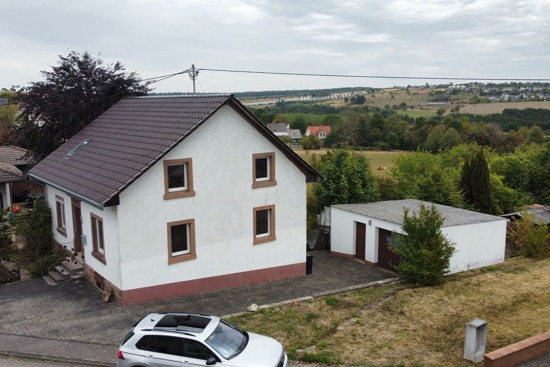 Volksbank Trier Eifel Immobilien GmbH - Immobilienangebot - Preist - Alle - Einfamilienhaus in Preist – Sanierungsobjekt mit großem Grundstück und viel Potenzial