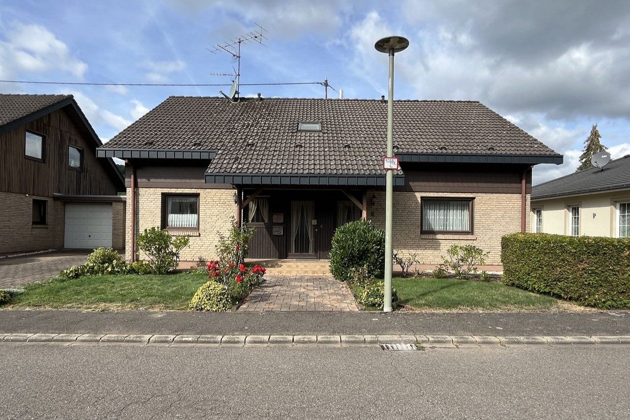 Volksbank Trier Eifel Immobilien GmbH - Immobilienangebot - Konz - Alle - Gepflegtes Zweifamilienhaus mit Einliegerwohnung und großem Garten in Konz-Filzen