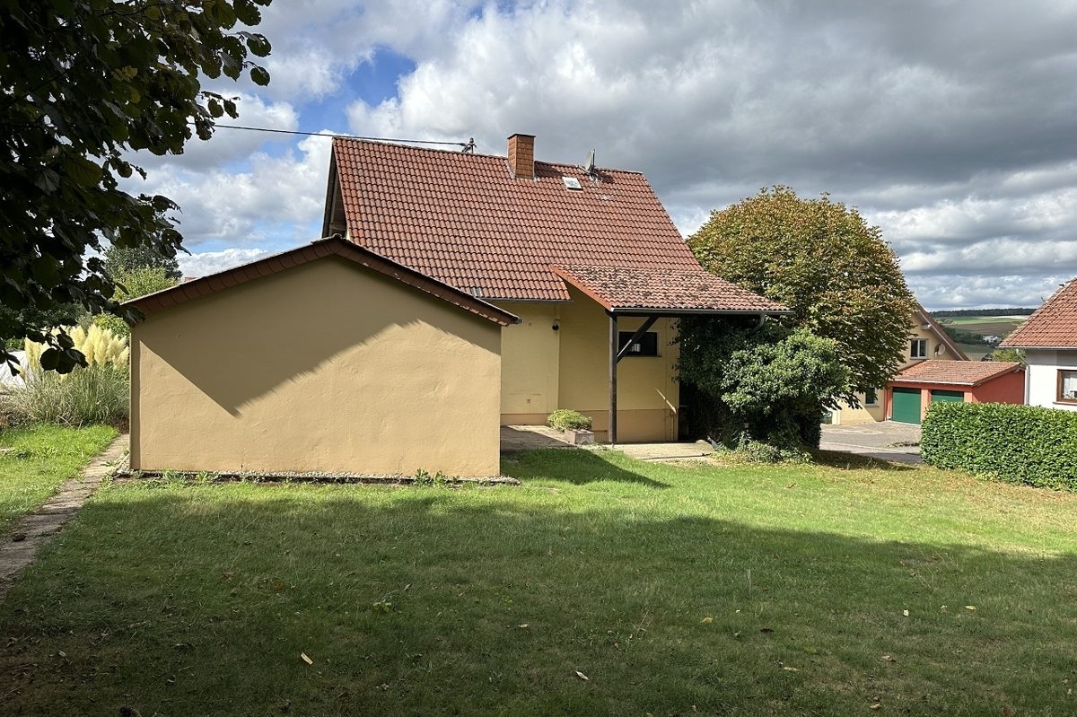 Volksbank Trier Eifel Immobilien GmbH - Immobilienangebot - Zerf - Alle - Naturnah wohnen – Freistehendes Einfamilienhaus in Zerf