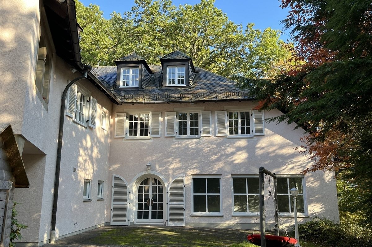 Volksbank Trier Eifel Immobilien GmbH - Immobilienangebot - Niederstadtfeld - Alle - Einfamilienhaus Niederstadtfeld 
– Exklusives Wohnen in nahezu Alleinlage