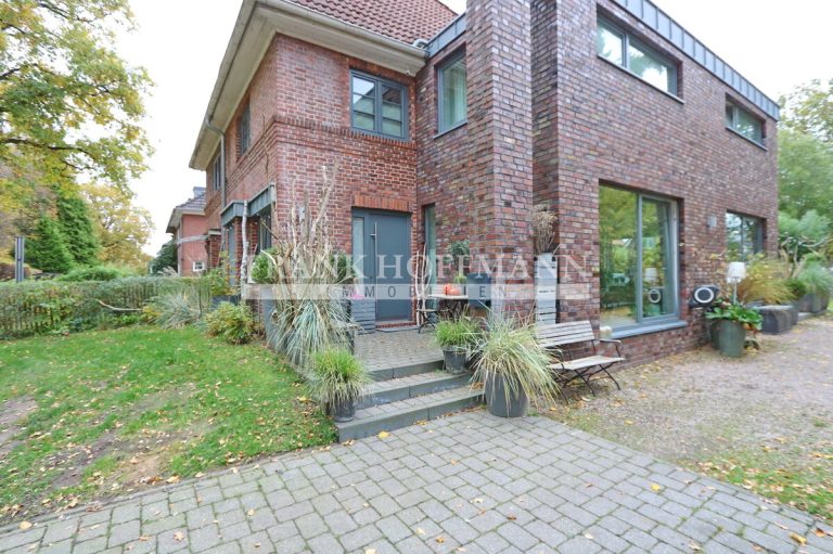 Immobilienangebot - Hamburg - Alle - Kapitalanlage - Klassische, vermietete  Doppelhaushälfte mit großem Anbau in Hamburg-Volksdorf