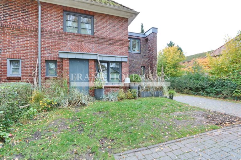 Immobilienangebot - Hamburg - Alle - Kapitalanlage - Klassische, vermietete  Doppelhaushälfte mit großem Anbau in Hamburg-Volksdorf