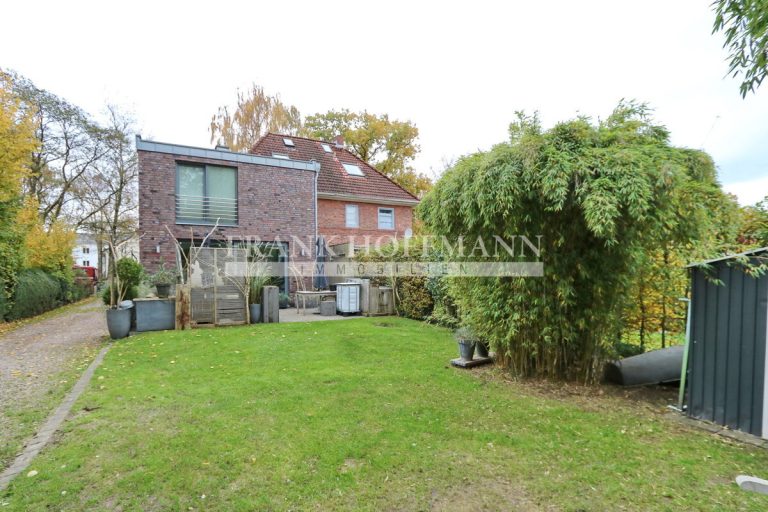 Immobilienangebot - Hamburg - Alle - Kapitalanlage - Klassische, vermietete  Doppelhaushälfte mit großem Anbau in Hamburg-Volksdorf