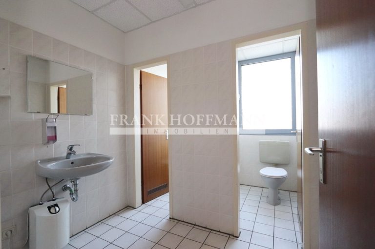 Immobilienangebot - Henstedt-Ulzburg - Alle - Über 4.200 m²! Büro-/Hallenkomplex im Gewerbepark Nord von Henstedt-Ulzburg