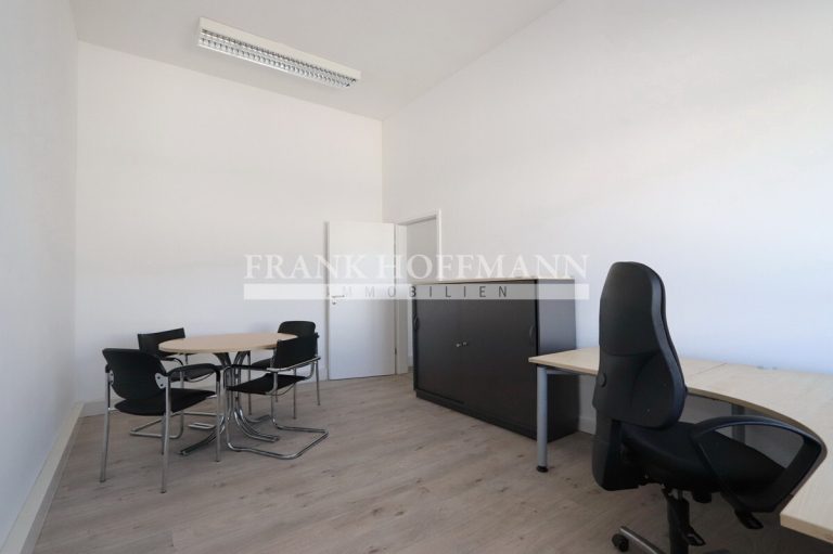 Immobilienangebot - Henstedt-Ulzburg - Alle - Über 1.600 m²! Lager-/Produktionsfläche mit Büro in Henstedt-Ulzburg
