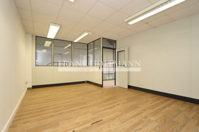 Immobilienangebot - Henstedt-Ulzburg - Alle - Über 1.600 m²! Lager-/Produktionsfläche mit Büro in Henstedt-Ulzburg