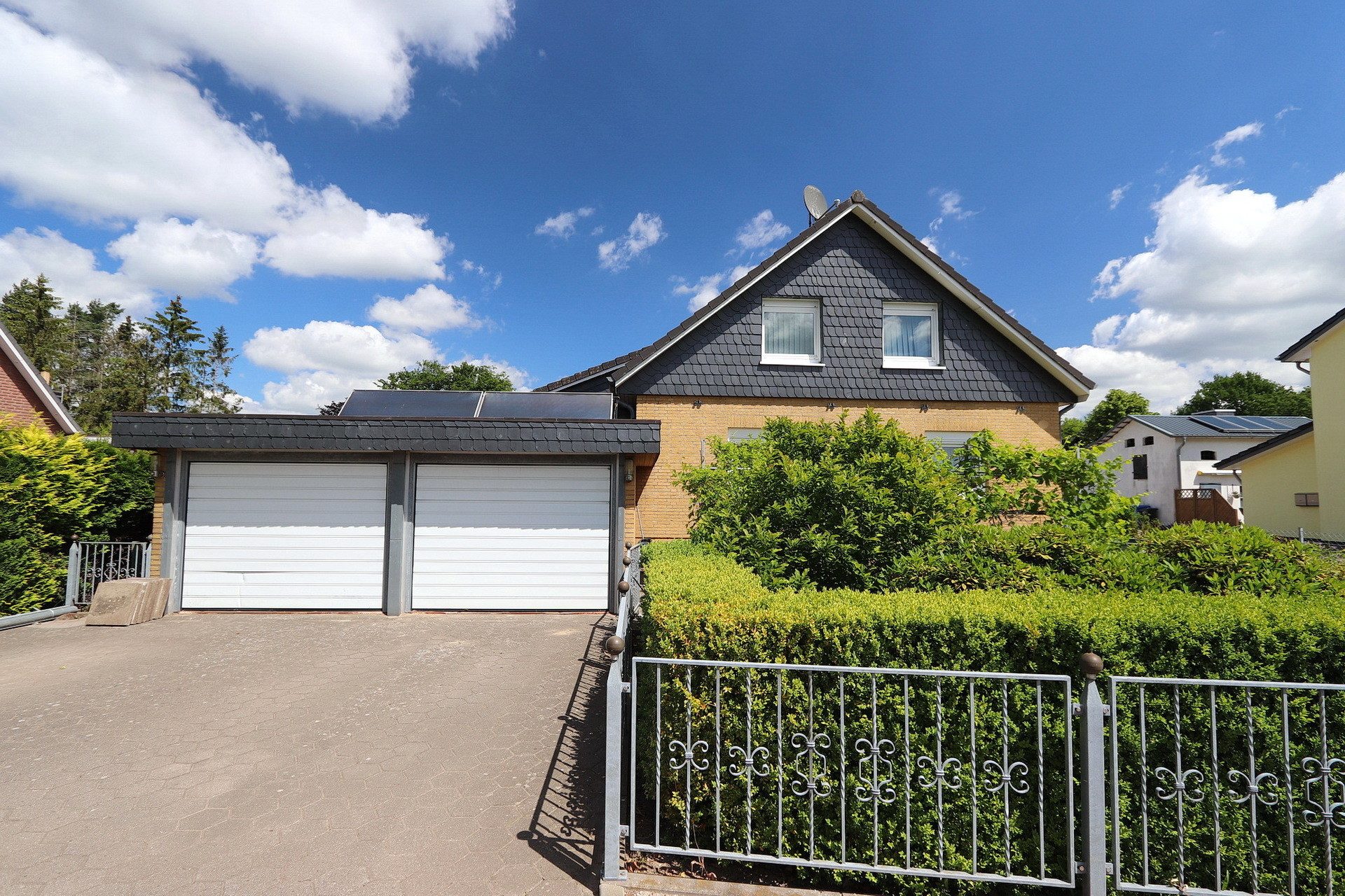 Immobilienangebot - Schmalfeld - Alle - Großes Einfamilienhaus mit Doppelgarage