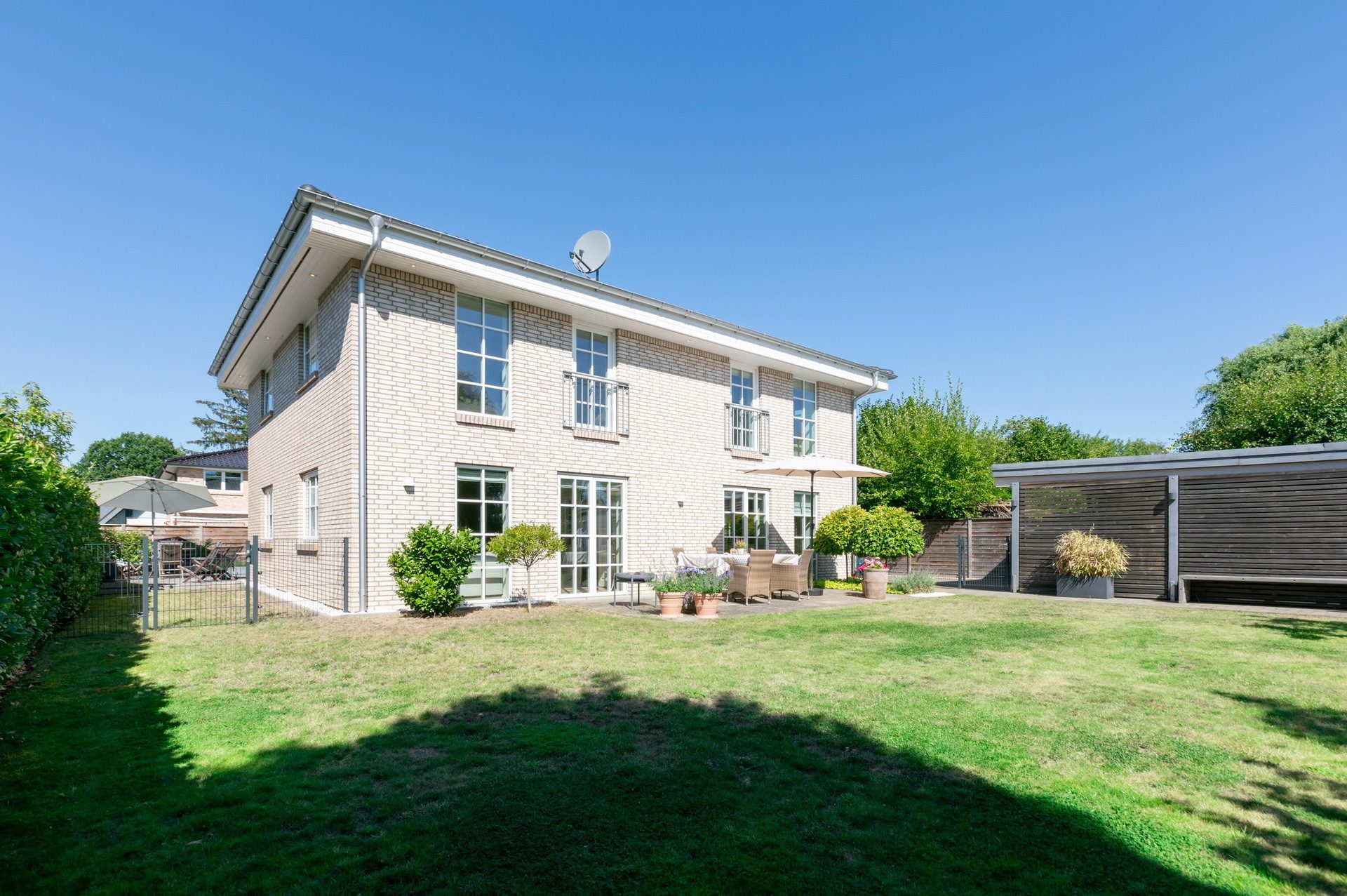 Immobilienangebot - Hamburg - Alle - Einfamilienhaus auf rückwärtigem Grundstück in HH-Niendorf