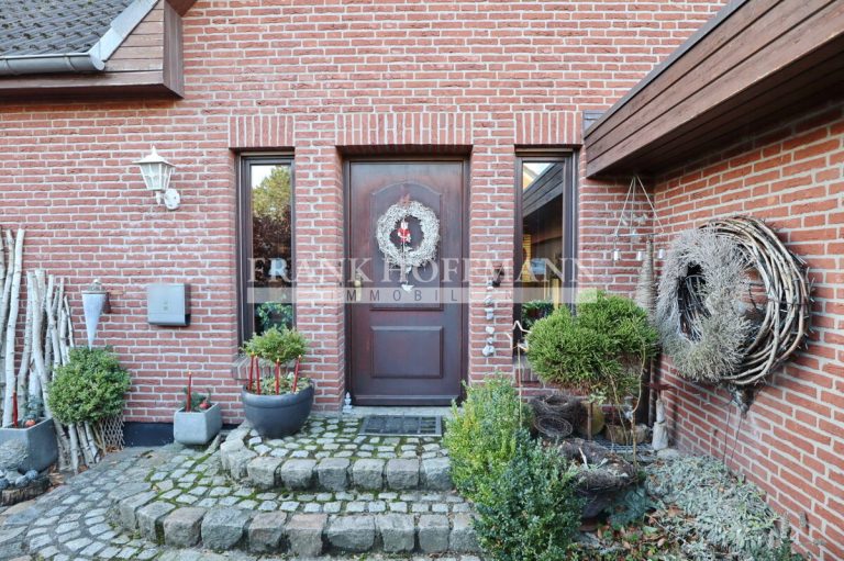 Immobilienangebot - Kaltenkirchen - Alle - Traumhaftes Einfamilienhaus in ruhiger Sackgassenendlage mit großem Grundstück in Kaltenkirchen
