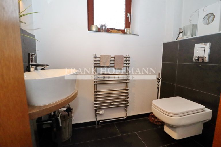 Immobilienangebot - Kaltenkirchen - Alle - Traumhaftes Einfamilienhaus in ruhiger Sackgassenendlage mit großem Grundstück in Kaltenkirchen
