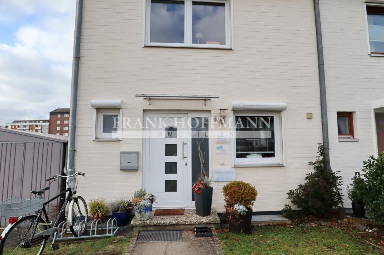 Immobilienangebot - Henstedt-Ulzburg - Alle - Gewerblich vermietetes Endreihenhaus mit vielseitiger Nutzungsmöglichkeit in Henstedt-Ulzburg